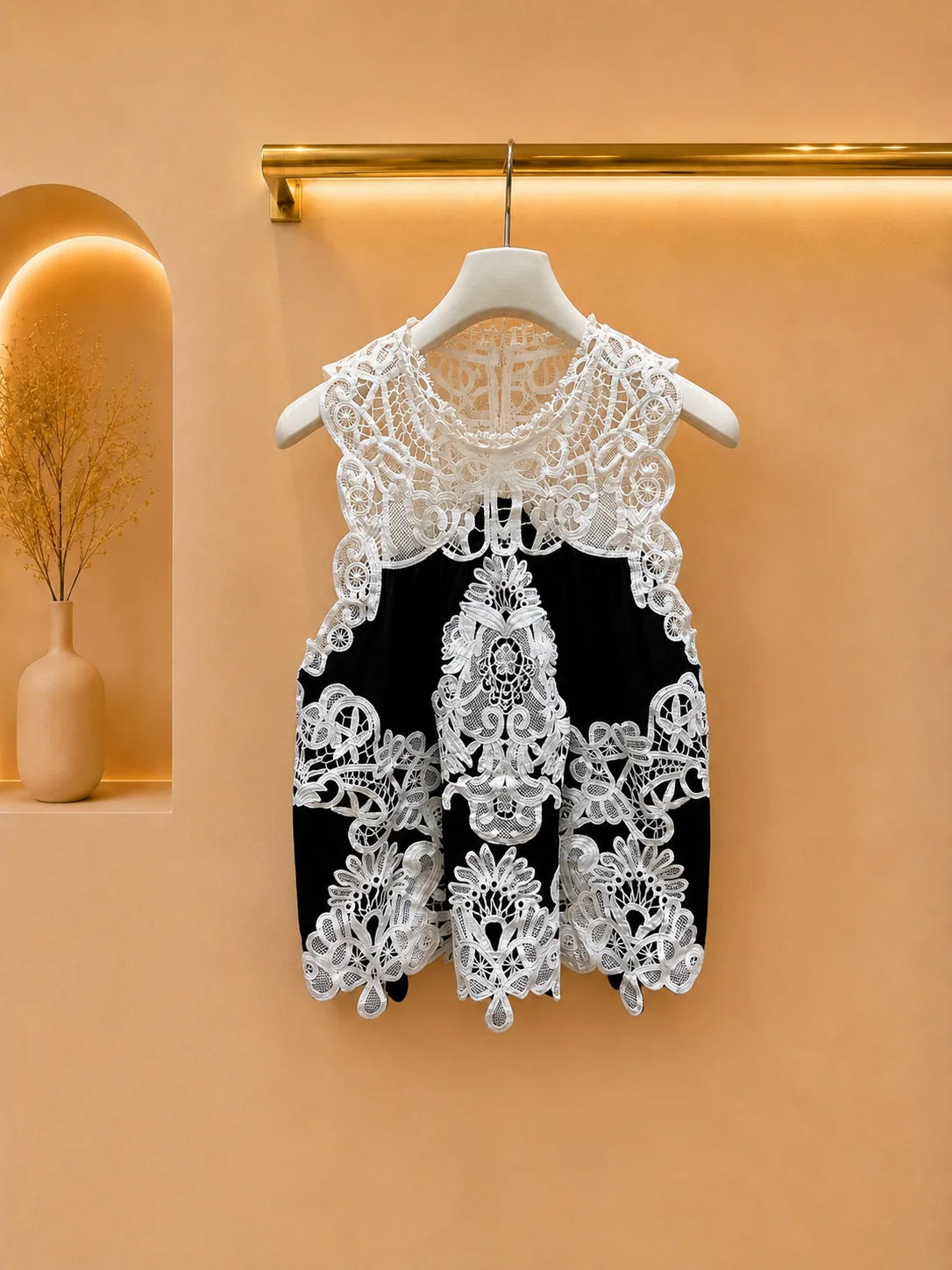Women Relaxed Fit Lace Sleeveless Floral Blouse