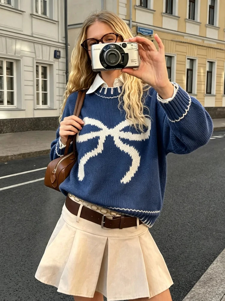 Women's Bow Tie Knit Sweater With Contrasting Stitching
